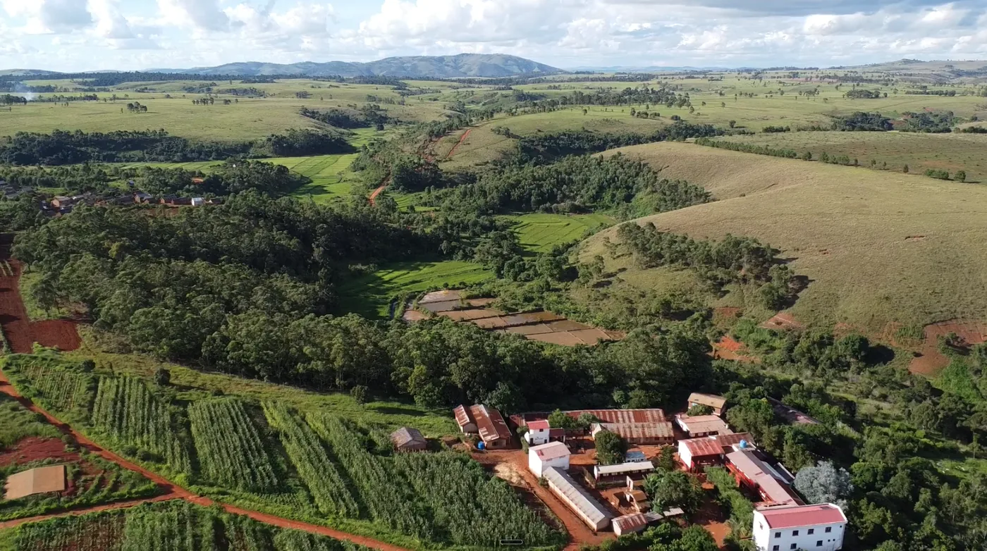 Vue aérienne du domaine de Befoza, à Andilamena